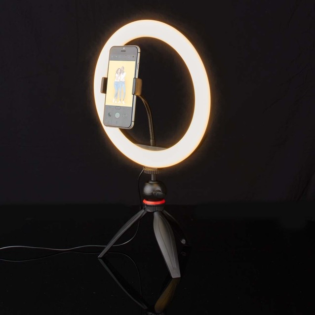 Ring Light 10" (26 cm) με 120 λάμπες LED και τρίποδο στήριξης.