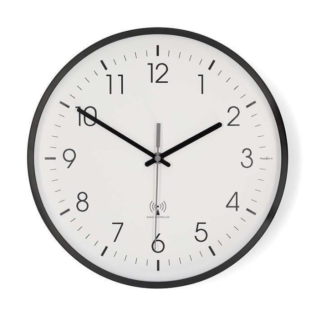 NEDIS CLWA6226BK Ρολόι τοίχου, αθόρυβο και με ραδιοελεγχόμενη ακρίβεια, σε μαύρο / λευκό χρώμα.